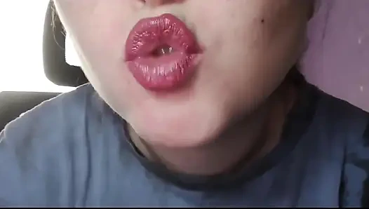 Губы и фетиш с губной помадой