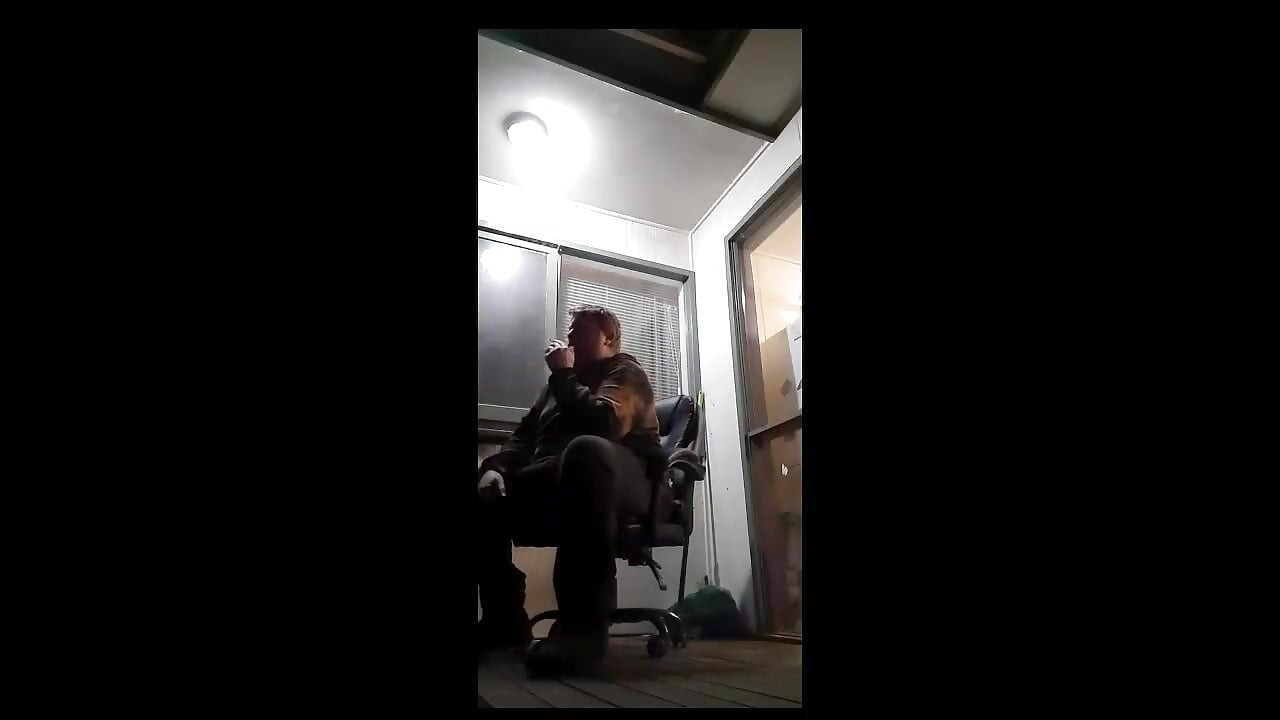 继妹在外面设置了摄像头，抓住了我，她确实在中途抓住了我。