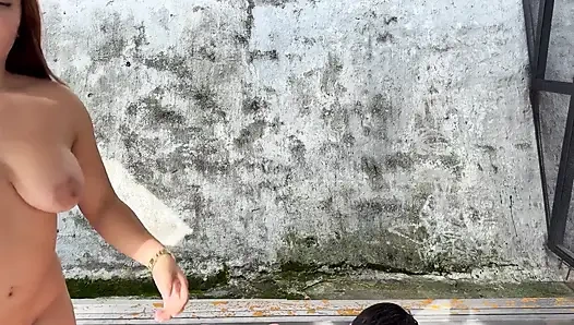 Горячей брюнетке с большими сиськами пробурил ее мокрую киску огромный член и вымаливает сперму