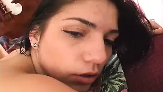 18 yaşına yeni girdi ve gerçek bir profesyonel gibi sikişiyor