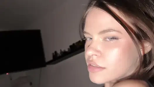 Er fickt ein Model zu Hause und nimmt es auf