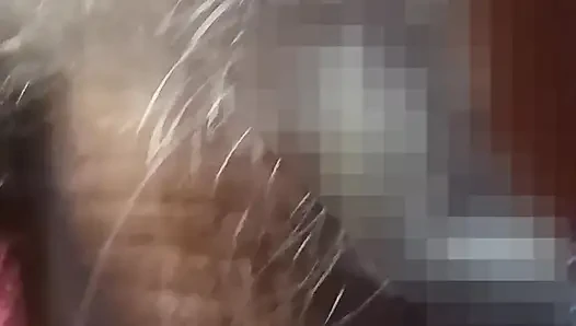 Bu adama sakso çekmemi izle! Ateşli orta yaşlı seksi kadın sakso çekiyor!