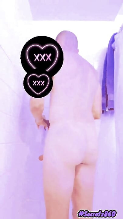 Kris Reelz- Takes a Perverted Shower