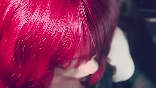 Мисс Tina Snua обожает одеваться для своих поклонников и курит сигарету - дрифты OMI Snap вдыхает OME дым кольца