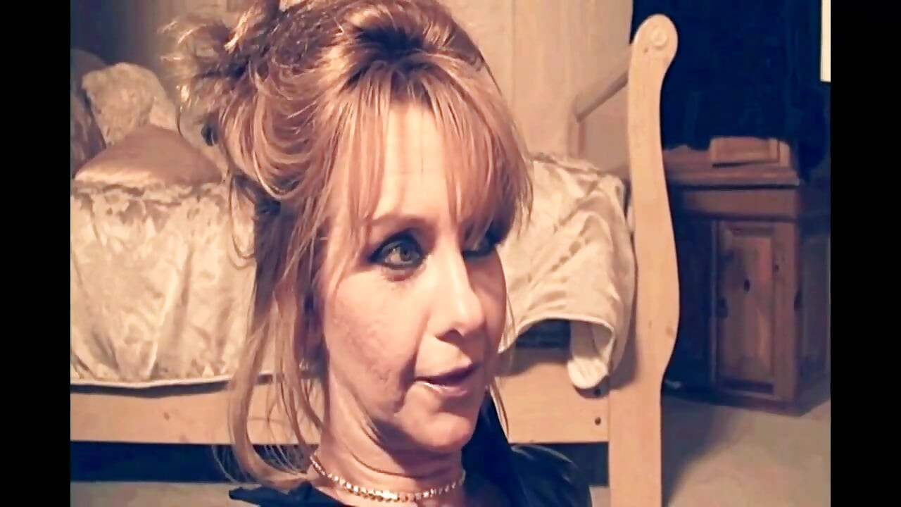 Lesbian lagi asik orgasme pakai strap-on sampai orgasme