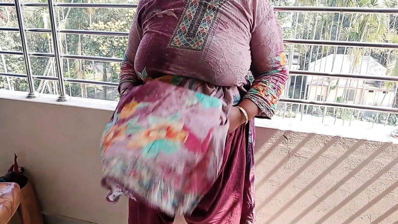 desi village outdoor Desi hot housewife ki chudai