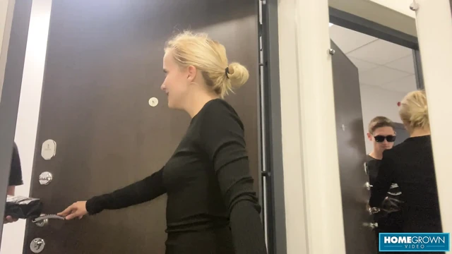 Delivery Guy Swaps Toy For His Uncut Dick To Fuck Blonde Lolipop