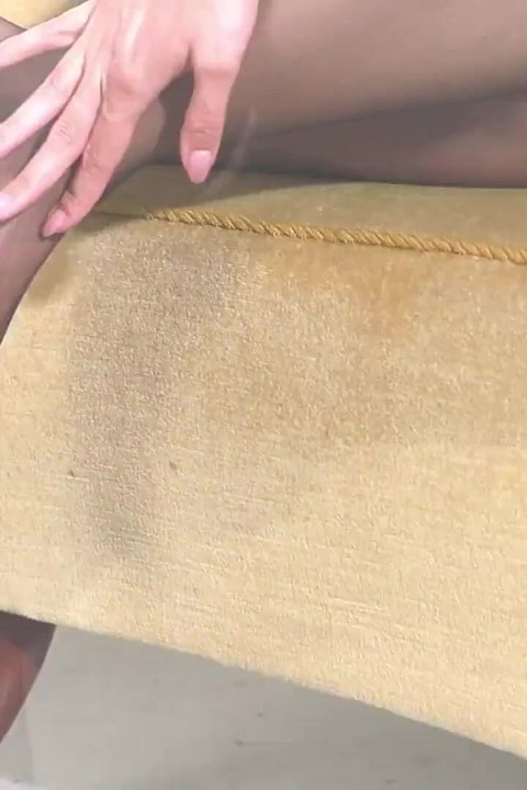 Nježno zadirkivanje na stolici - čista elegancija