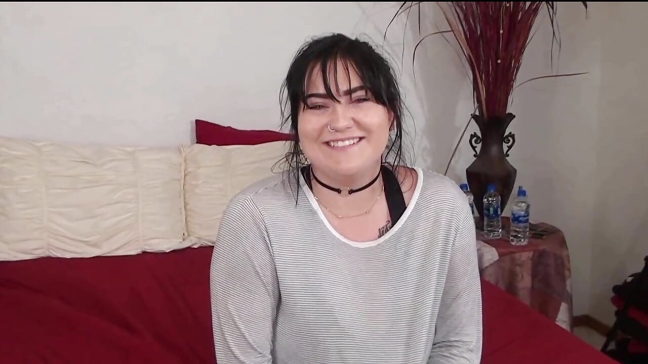 Desperate amatører varme store pupper swinger milfs får sine stramme fitter banket hardt av bug hvit kuk