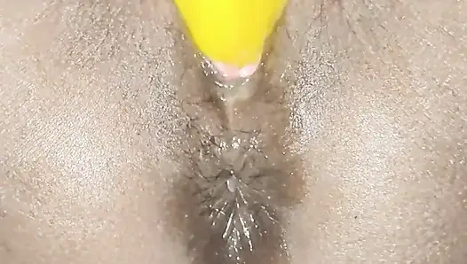 Karım amının içine muz sokuyor