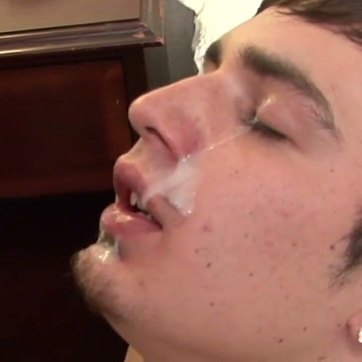Bukkake Amateur with Gay Twinks Sucking All His Friends to the Cum