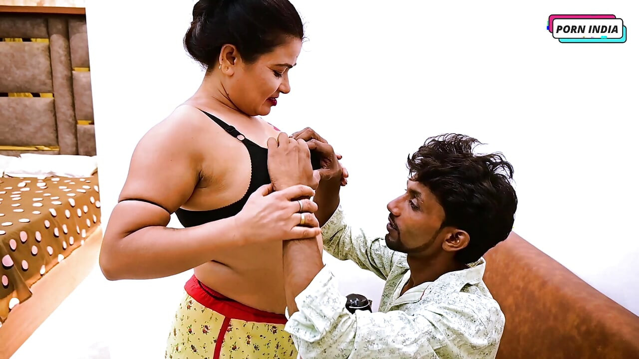 Desi het tjej hardcore romantisk sex med skräddare