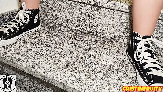 Прохаживающаяся обнаженная мастурбация писает в моем здании, так рискованно