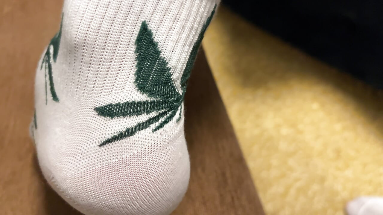 Gay Solo - Green Leaf Socks & White Cotton Fetish in Bedroom