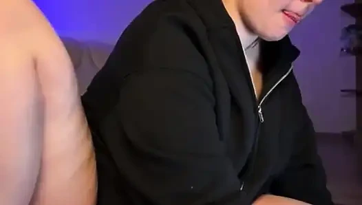 Jucielussie Deepthroat and cumming close up