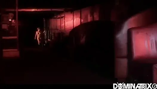 Anal ceza! Edepsiz köle sürtükler götlerini siktiriyor!