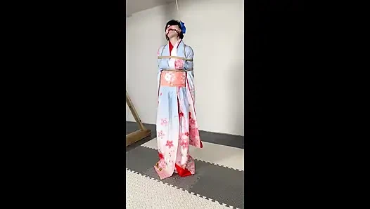 Der Höhepunkt, wie man einen Kimono an einem sonnigen Tag trägt