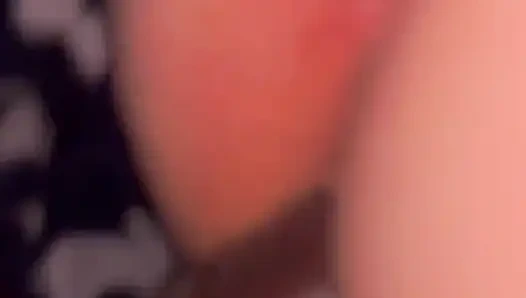 Snowbunny melemparkannya kembali