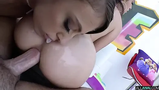 Зияет ушел в дикие с Gia и Jane