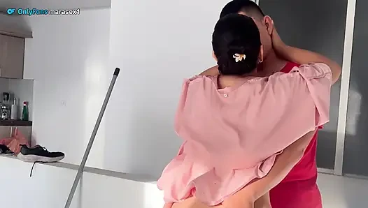 Sevgililer Günü Buluşması! Önce gel beni yakala. Ne olabilir ki?