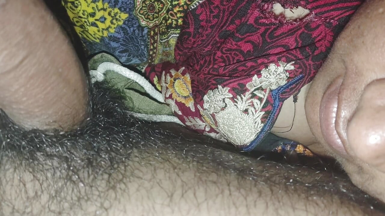 Indisches mädchen erstmals blowjob-sex