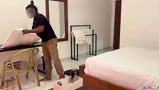 Rest House Supervisor Sex with Cleaning Staff Girl