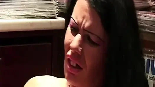 Adegan seks kilo sange 02 dientot habis-habisan di toko seks