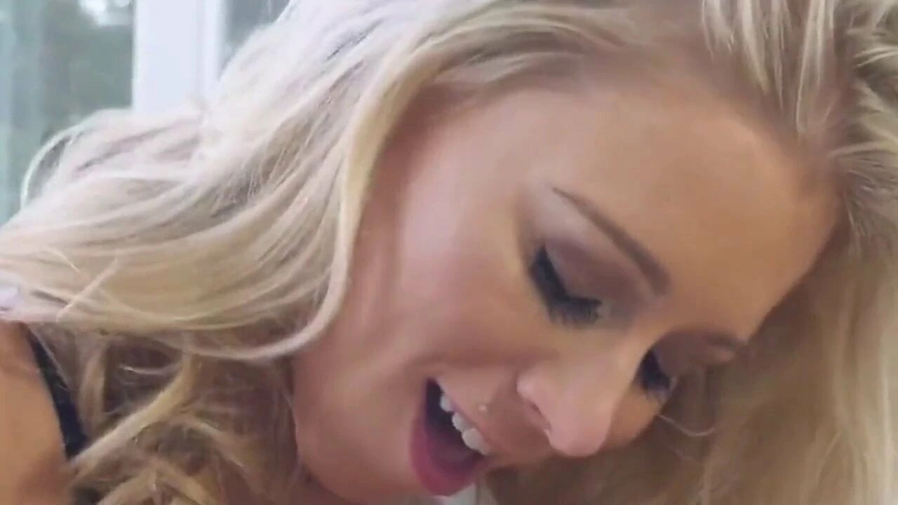 MILF bintang lucah Katie Morgan mengongkek potensi kompilasi pelanggan