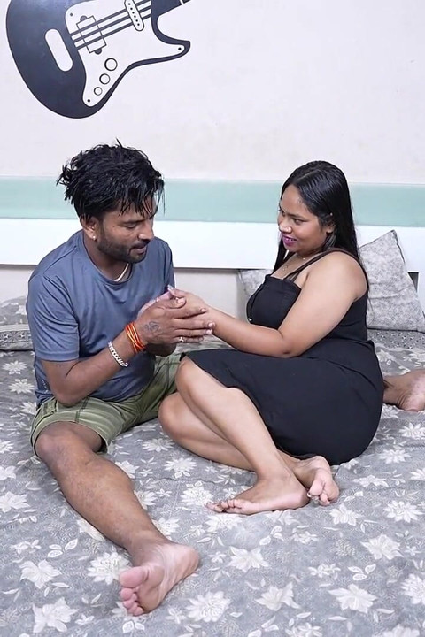 Indian Hot Porn Devar and Bhabhi Boobs Milk Imbibe Video