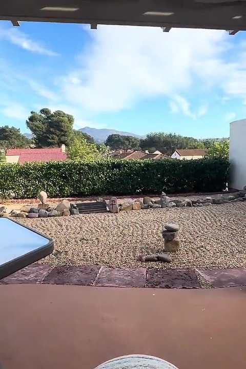 190cm 100公斤的中国壮男在阳台上被口交并在卧室里操中国荡妇