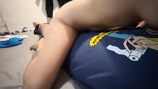 Üvey annem dağınıklığıma kızıyor ama ona güzel yarağımı verince mutlu oluyor