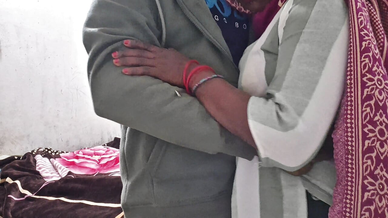 Hintli desi köyü seksi yenge kazandı kocasıyla sikişiyor