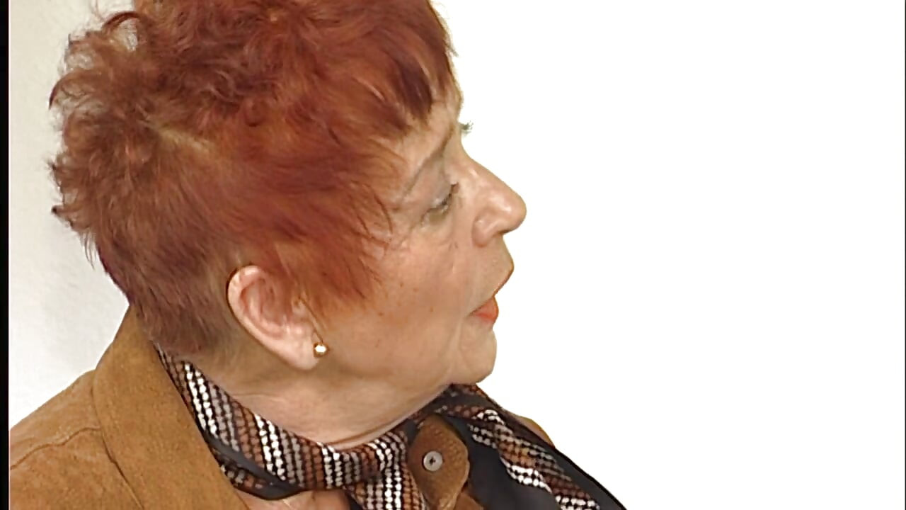 Babcia zostaje palcami, a następnie zerżnięta