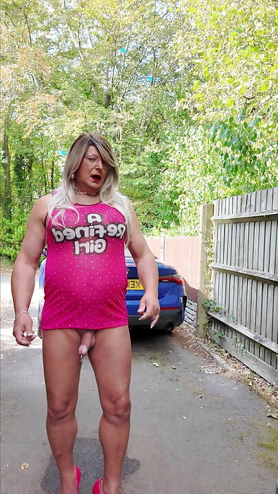 Sexy transvestã¤t kellycd2022 in meinem rosa netzkleid und high heels