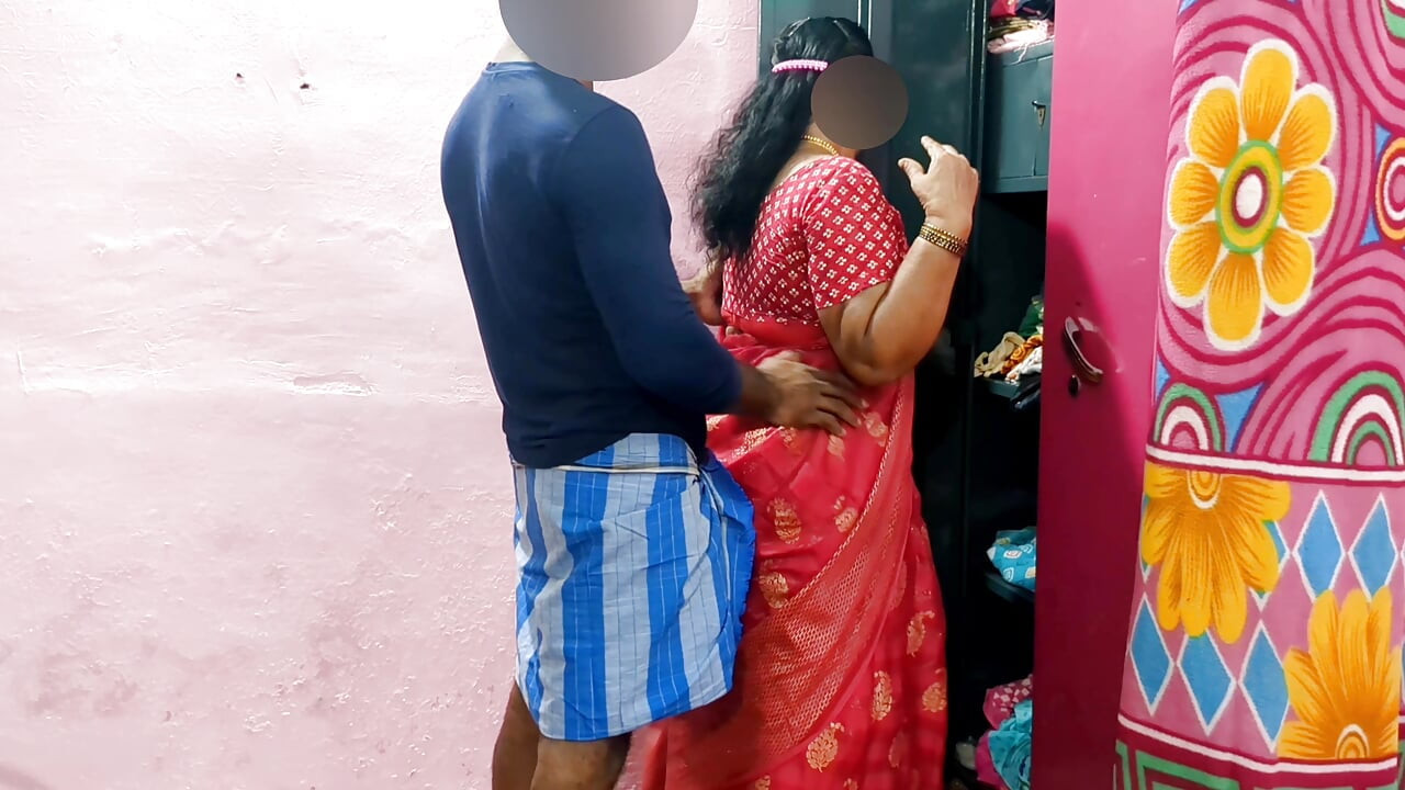 Madrastra teniendo sexo anal