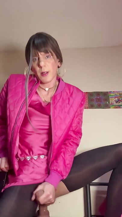 Jess berijdt dildo
