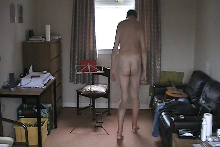 Solo male striptease