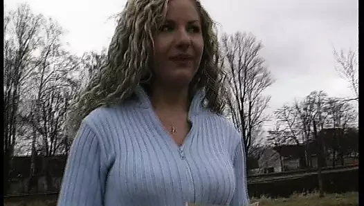 Fetter riesen Dildo und dann kommt unten rein