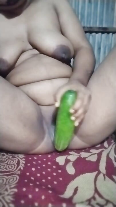 Deshi Village Boudi Masterbation Orgasm with Cucumber