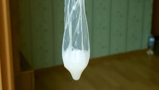 Éjaculation dans un préservatif