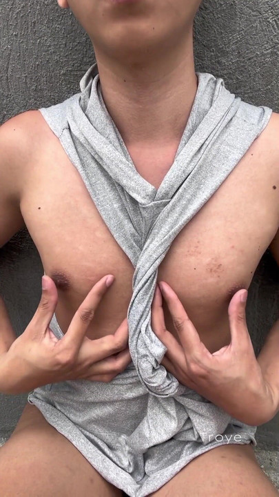 可爱的亚洲女郎在公园里晨间散步并自慰 |剪辑 1