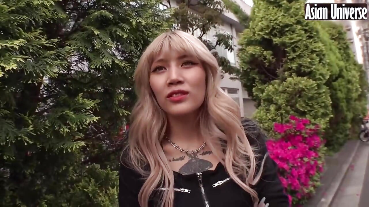 Idol-level Shut-in Gyaru with G-cup Figure, Secret Online Fame Fuels a Shocking Private Descent