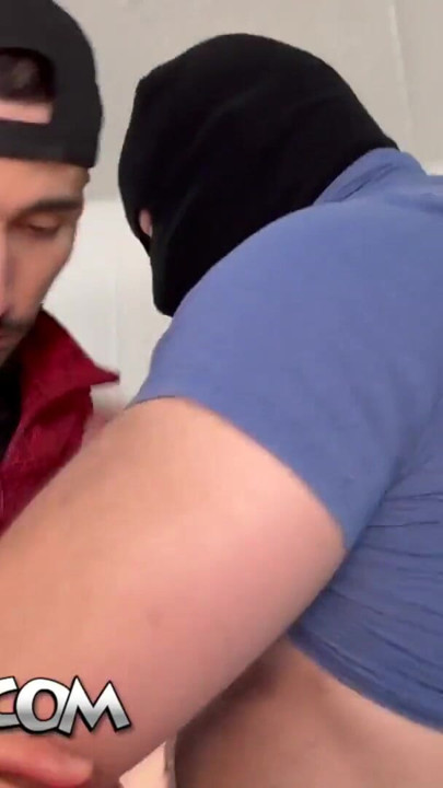CITEBEUR.com - Manly Chubby gets sucked by a gay beur in a parking lot | Clip 1