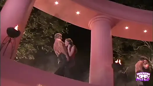 Açık havada çok fazla azgın çift vahşi grup seks yapıyor