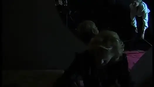 Gece geç saatlerde sikiş deliği grup seks partisi