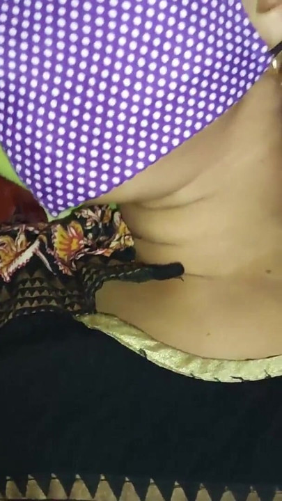 أخت ديسي بوجا ديدي غير الشقيقة في غرفة نومي ، عارية تنورتها ، والاستمناء باستخدام مص الحلمات وشاعر المليون في الفم | مقطع 1