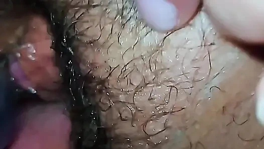 Istri serakah menjelajahi mainan seks baru (bagian 3): sekaligus dan kontol besar nyata.