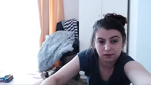 Я юная папочка, и он обожает играть с моей задницей
