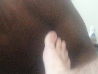 O dedo do pé original chupa