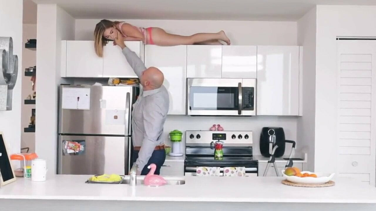 massage celebrity  tiny blonde beauty chokes on a huge cock